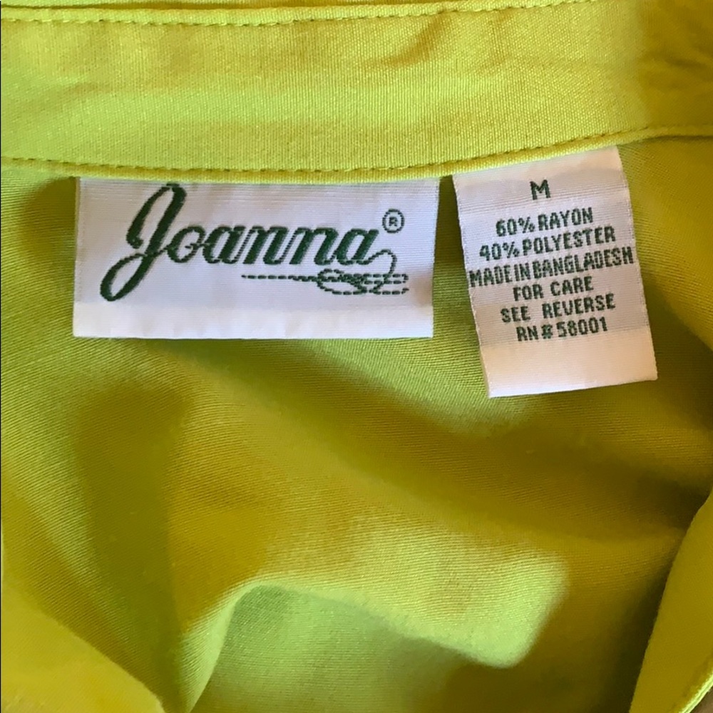 Button up size medium - Picture 6 of 6